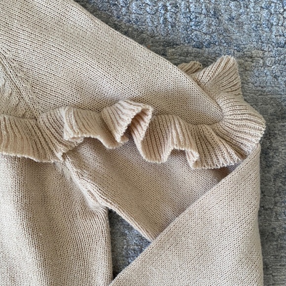 Ruffle front yoke crew neck sweater - Picture 5 of 6